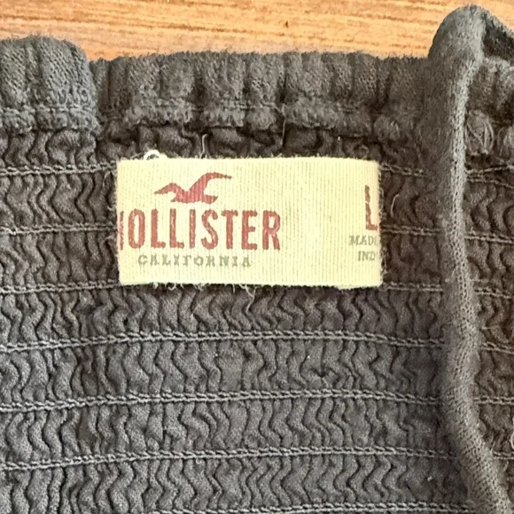 Hollister Black Smocked Back Romper w/adjustable straps Size L - Picture 2 of 3